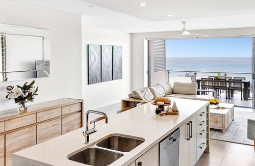 Yamba Apartment | White Sails 4 | Amazing views over Convent