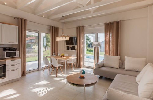 Ilida Villa | White Villas * Private Pool Villa * Luxury on Sandy Beach, Pool