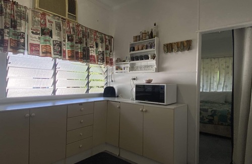 Picnic Bay House | Whitehaven 2 - An affordable Queenslander in picturesque Picnic Bay