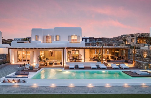 Xilokeratidi Villa | Whitewashed Luxury With Epic Views