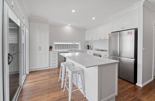 Wagga Wagga House | Whitewood Retreat | Modern Elegance, Serene Stay