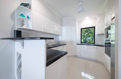 Cannonvale Apartment | Whitsunday Beachfront Apartment on Coral Esplanade