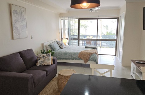 Dolphin Heads Apartment | WhitsunStays - Le Beach Shack