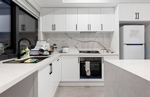 Bentley House | Whole House | 3 bedroom & 2 bathroom | Premium Getaway | For Up to 4 People