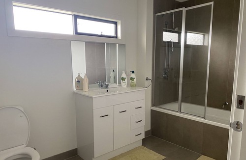 Mernda House | Whole House with 3 Queen Beds -Tranquil Modern House-Mernda-Vic 3754