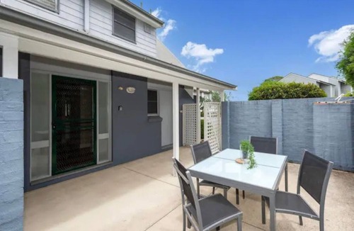 Cams Wharf House | Wild Duck Holiday Home at Rafferty's Resort
