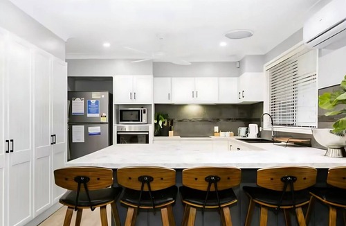 Nulkaba House | Wine Stop Quarters Pool, Tour, Pickup Wineries
