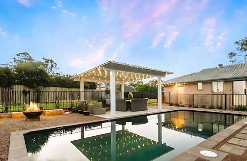 Nulkaba House | Wine Stop Quarters Pool, Tour, Pickup Wineries