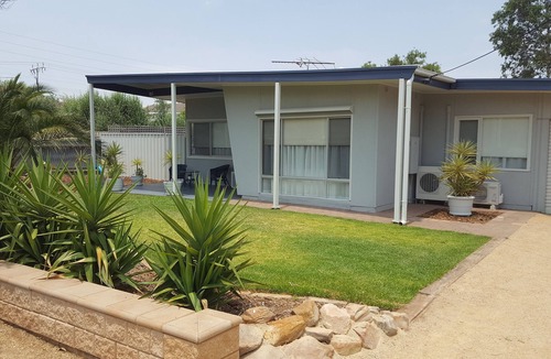 Christies Beach House | "wines and Waves" - Best of the Coast and Gateway to Southern Wine Regions!