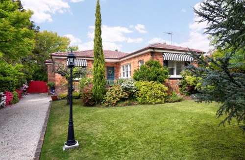 Katoomba House | Winston Cottage at Three Sisters