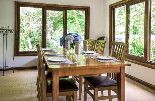 Olinda Villa | Winter Rose - gorgeous gardens sleeps 5