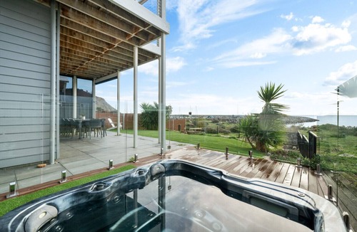 Wirrina Cove House | Wirrina Waters Stunning Horizons with Hot Tub