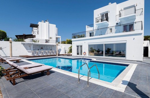 Gennadi Villa | Wonderful private villa with WIFI, private pool, A/C, TV, patio, panoramic view and parking