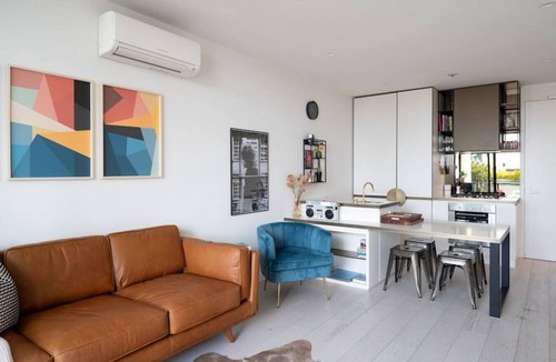 Collingwood Apartment | Woodsy - OpenAir Living Style