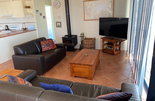 Para Wurlie House | Woody's Beach House ~ Beautiful Sea Views, Great Position, Off Peak Special!
