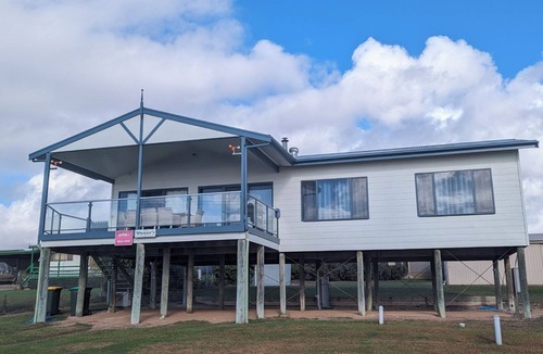 Para Wurlie House | Woody's Beach House ~ Beautiful Sea Views, Great Position, Off Peak Special!