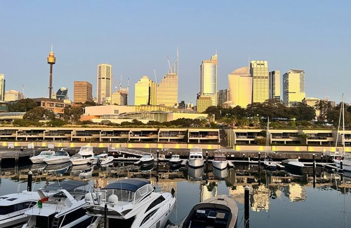 Kings Cross Apartment | Woolloommooloo Wicked Wharf Apartment with parking.
