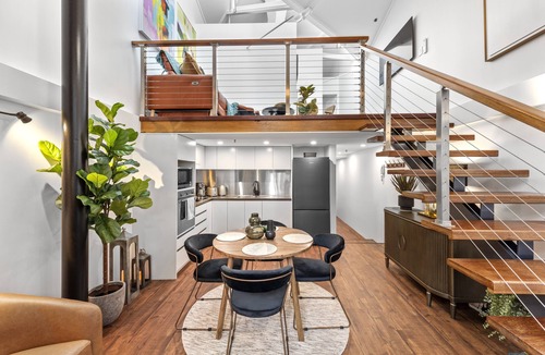Newstead Apartment | Woolstore Elegance ~ 2Bed/2Bath/1Car ~ Teneriffe