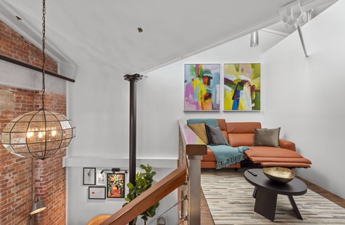 Newstead Apartment | Woolstore Elegance ~ 2Bed/2Bath/1Car ~ Teneriffe