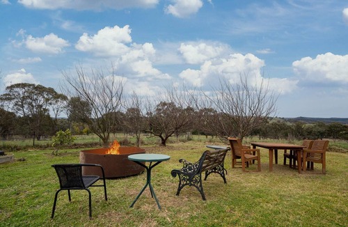 Orange House | 'Wyelba' - Peaceful Countryside Getaway, Sleeps 6