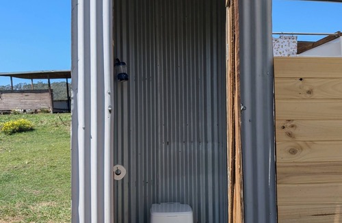 Joes Box House | Yabbra Road Farmstay - Cute pet friendly caravan, mountain views and a creek!