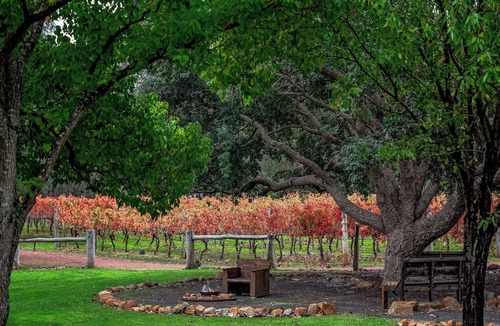 Yallingup Siding House | Yallingup Homestead - Lakeside Rural Retreat