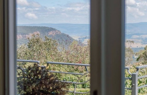 Blackheath House | Yamacilla House: Spectacular Views in Blackheath!