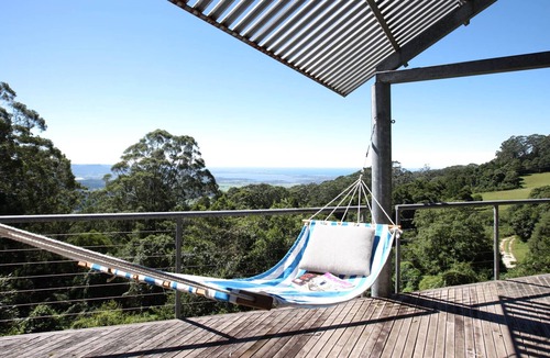 Robertson House | Yarrawa Hill - Art Lovers Retreat with Bush & Ocean Views
