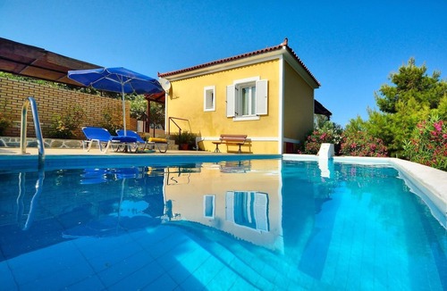 Samos Town House | "Yellow Villa" by Interhome