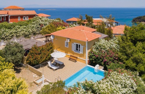 Samos Town House | "Yellow Villa" by Interhome