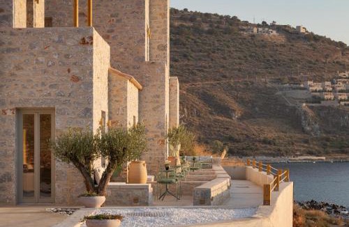 Neon Oitylo Apartment | Yerma Suites Limeni