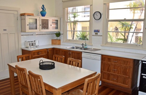 South West Rocks Cottage | Yia Yia's Place - walk to the beach