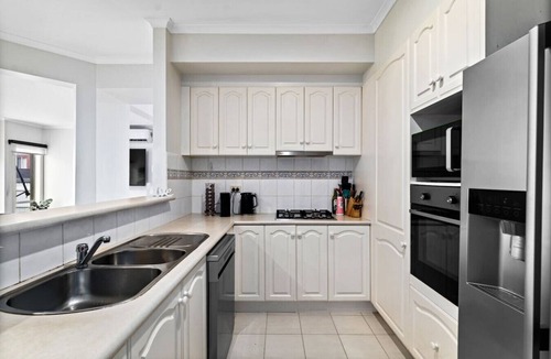 Glen Waverley Apartment | Your Cozy Home in Glen Waverley | 4BR Family Stay