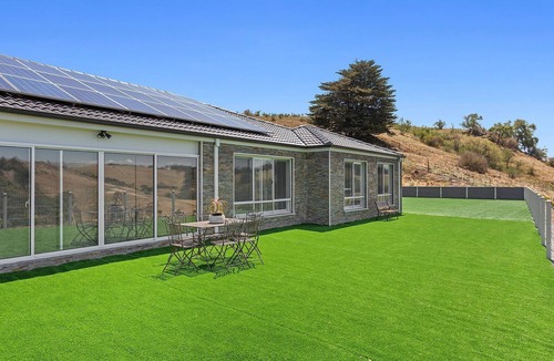 Bulla House | Your Own Place, your Own Space, 5 min to the Airport! Sleeps 12