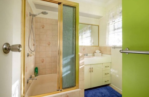 Walkervale Apartment | Your Unit at Southside central, close to everything, air con and pet friendly.