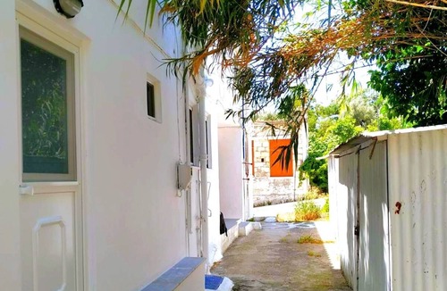 Pythagorio Apartment | YourHome2n4-7 min Walking distance to the market, restaurants, bars and beach!