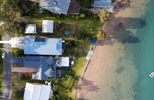 North Arm Cove House | Zahir’s Retreat – large 5-bedroom Coastal waterfront property