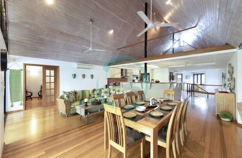 Durack House | ZENLUX - 3-Story Corporate Golf Retreat