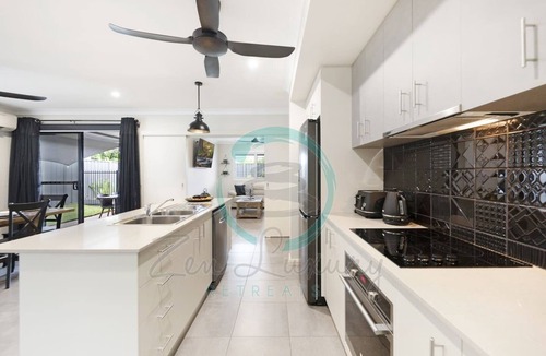Zuccoli House | ZenLux Elegant Escape ~ Pool ~ BBQ ~ Corporate