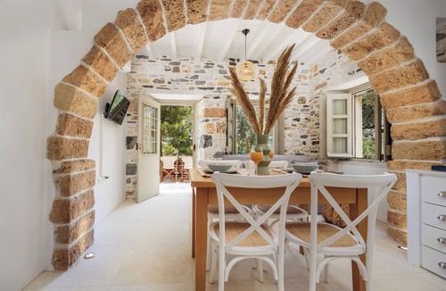 Naxos House | Zos Suites