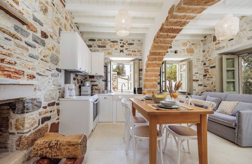 Naxos House | Zos Suites