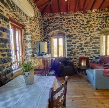 Μαγεμένος Πύργος στις Θαλάμες in Koúmani