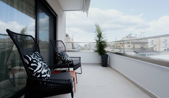 1BR Suite Apt | City Views | Metro | Pvt Parking! in Kallithea