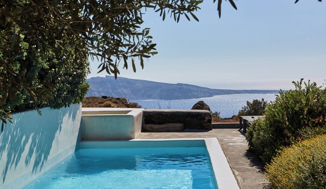 270 Oia's View House III, Private Swimming Pool, outdoor Hot Tub, Sunset View in Oia Santorini