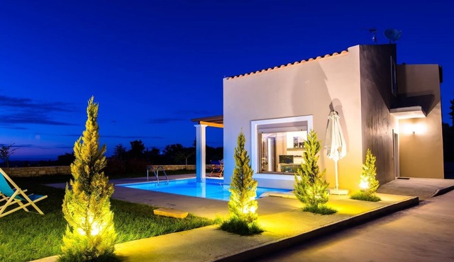 3bedroom villa, pool, BBQ & stunning views! in Rethymno