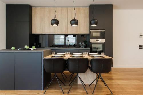 5BD 2 Level Beachfront Luxury Apt by the Olon in Athens