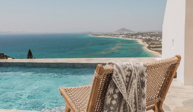 6 bedroom , 3 pool , 2 jacuzzi Villa with amazing views , next to the beach