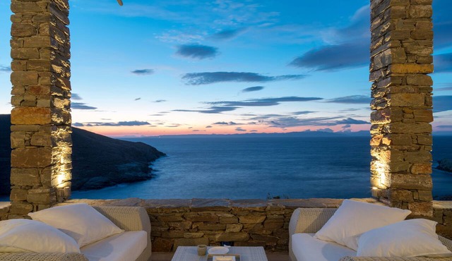 Α luxuriously appointed villa for a perfectly relaxing and rejuvenating stay!