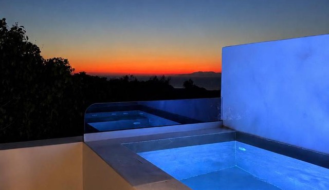 Acanthus Oia - Suites With Private Hot Tub