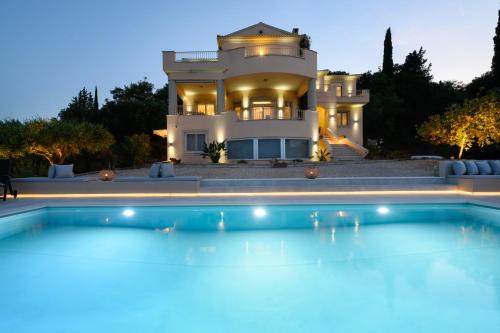 Aeras Luxury Villa in Kastanéa